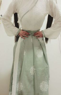 女子高中生的腰姿