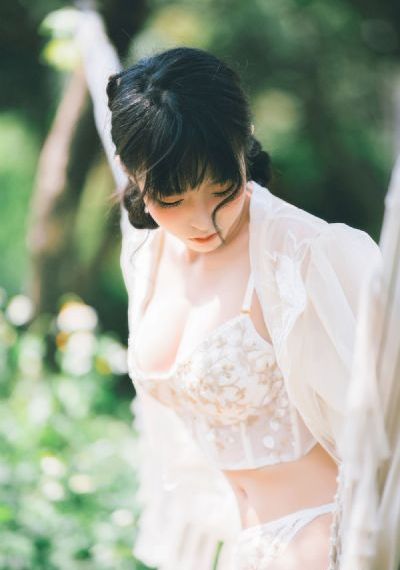 欧美大尺度吃奶做爰